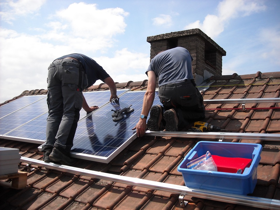 Duurzaam zaken doen: ontdek hoe zonnepanelen uw bedrijf transfor